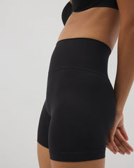 BLACK - Mid-Level Shaping Seamless Shorts