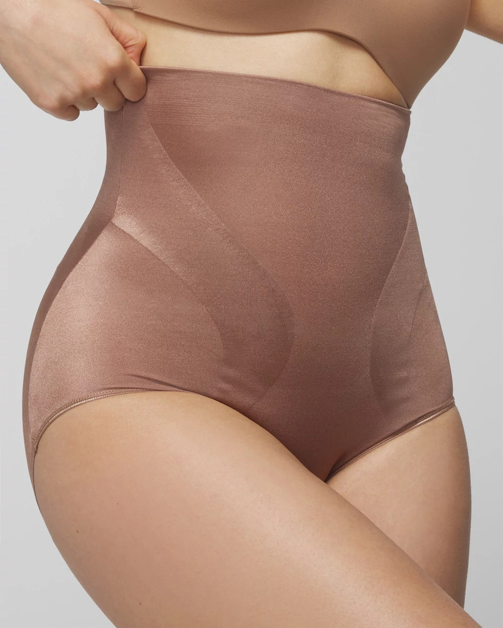 WARM SIENNA - Mid-Level Shaping Vanishing Edge High-Waist Brief