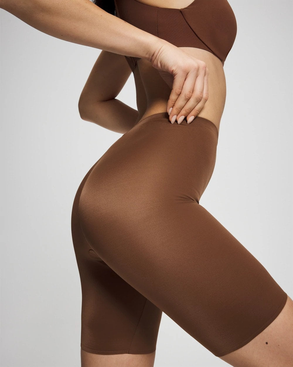CINNAMON LATTE - Mid Level Cooling High Waisted Short