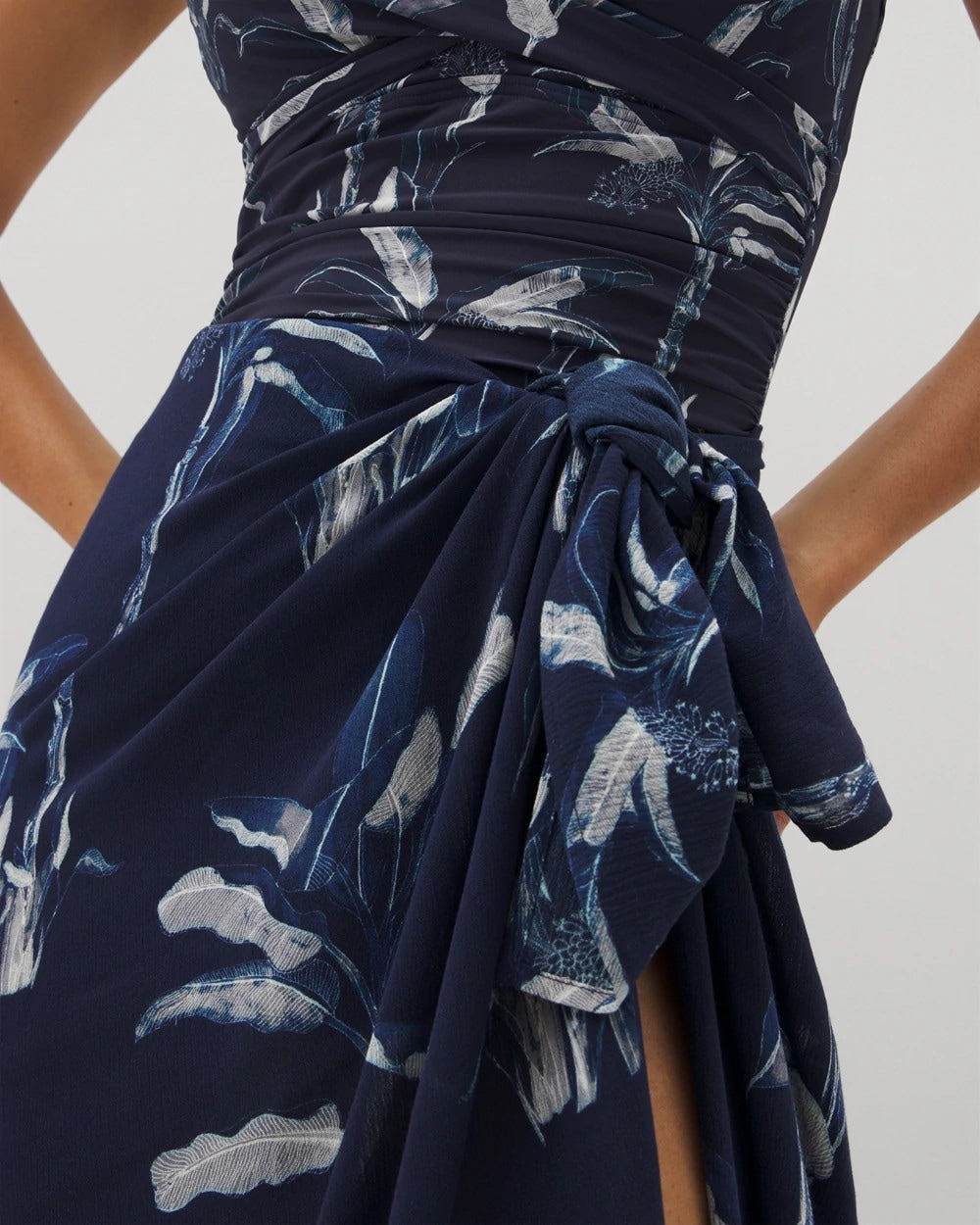 PALM TOILE NIGHTFALL NAVY - Rayon Crepe Pareo